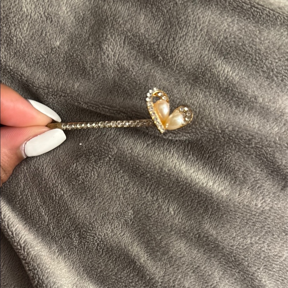 Elegant Gold and Pearl Heart Hairpin